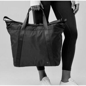 Lululemon Carry The Day Bag In Black Laptop Shoulder Strap Pockets